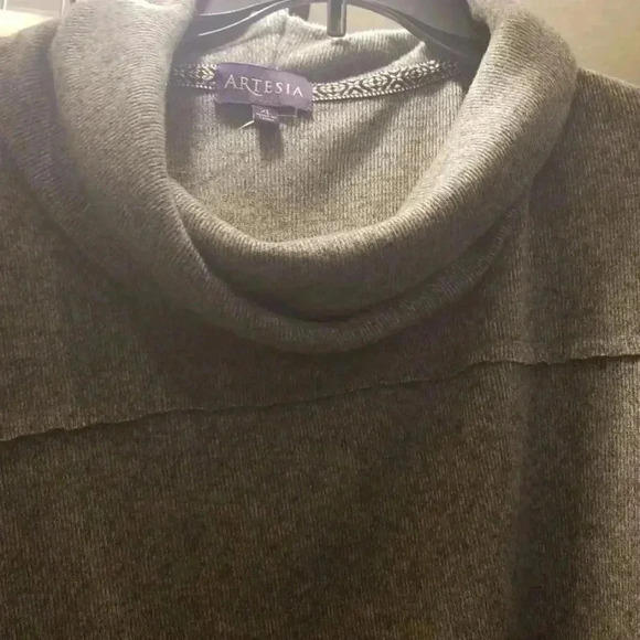 Sweater   - Picture 3 of 12